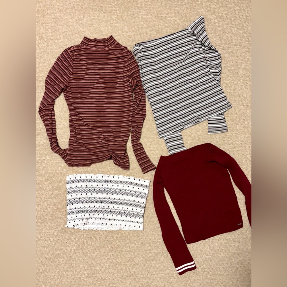 4 Holister tops in 1 bundle.